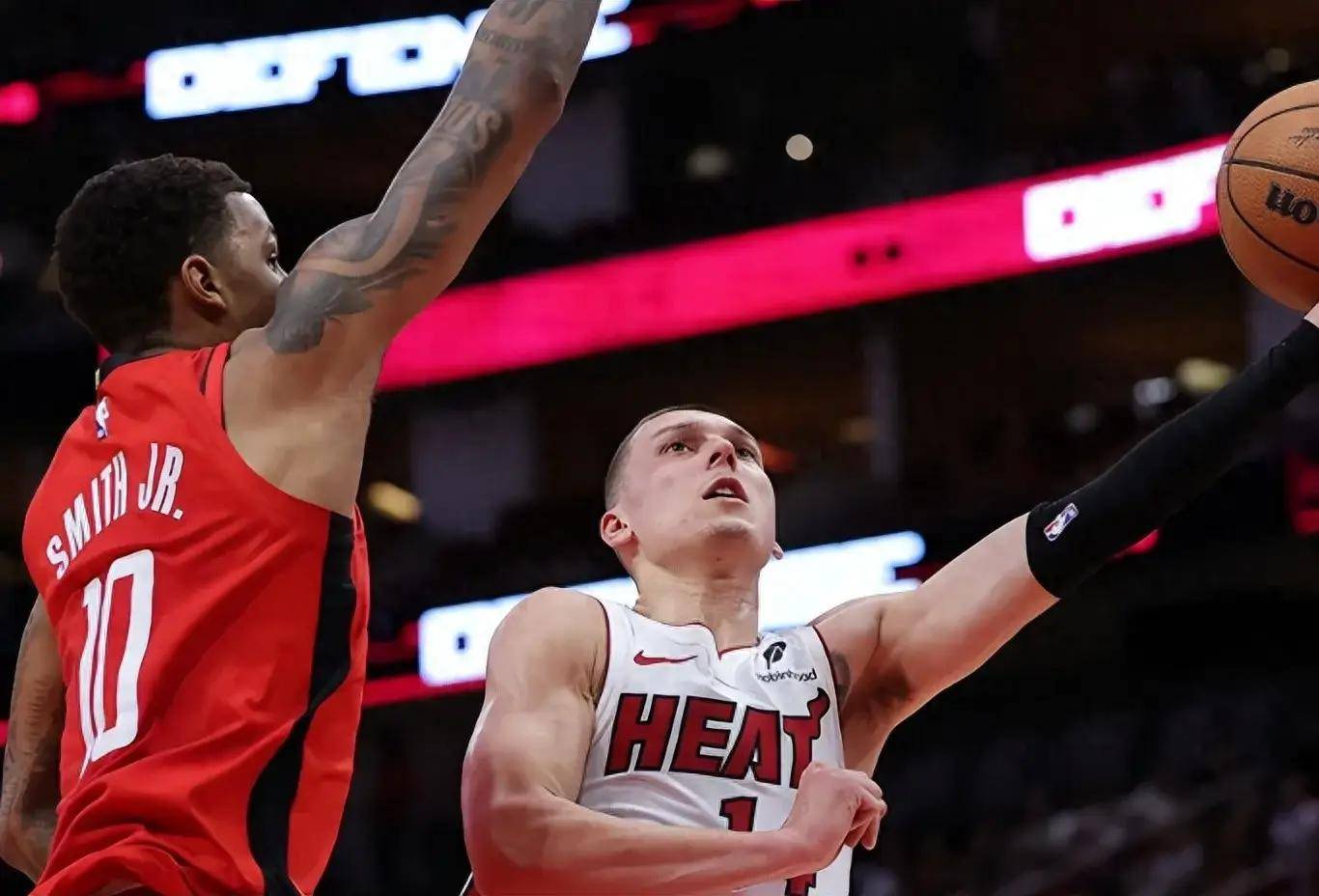 关于热火爆冷巴西男篮，福克斯送出助攻的信息