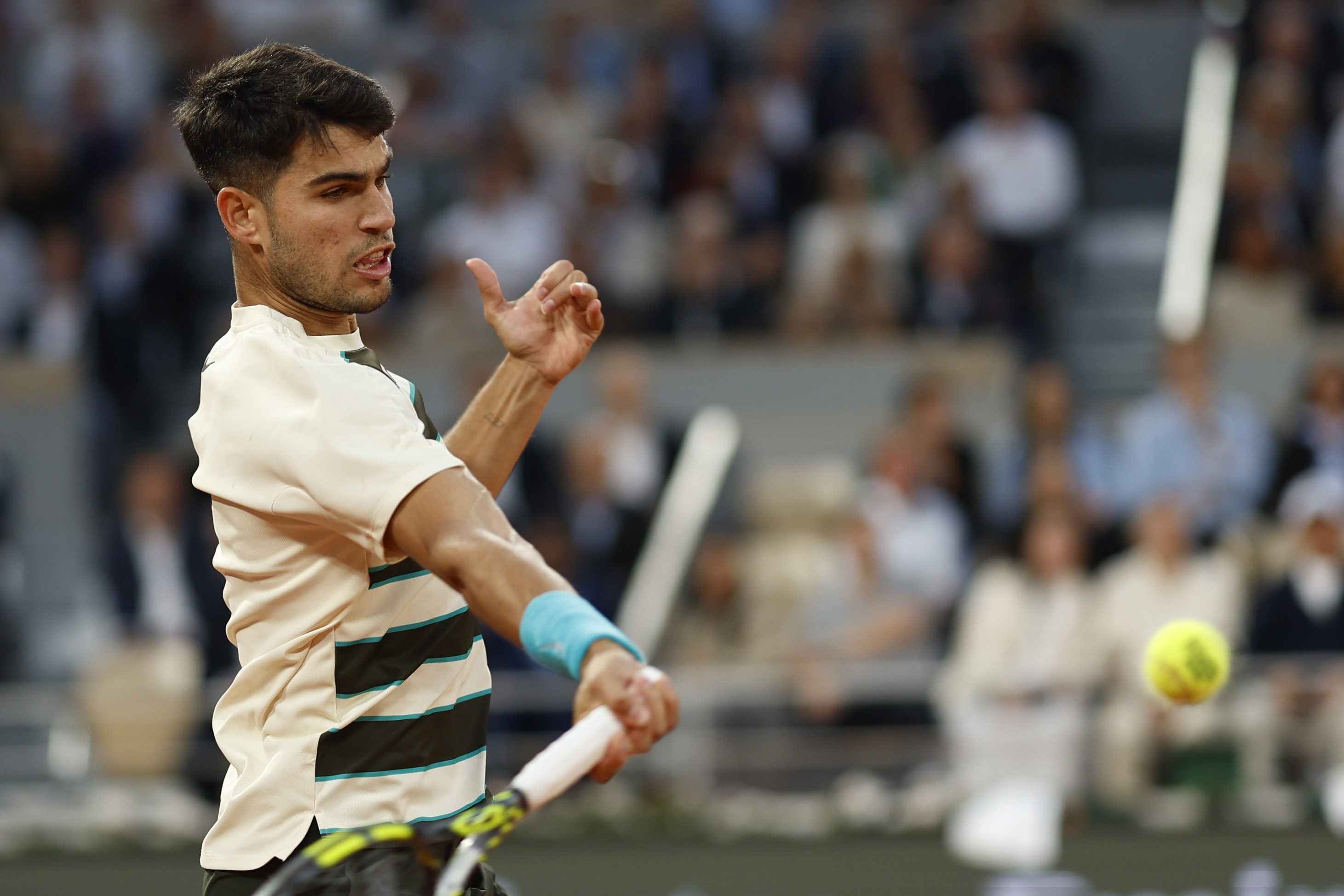 法国网球队翻盘美国网球队,阿尔卡拉斯三分雨点燃全场 法国网球队翻盘美国网球队,阿尔卡拉斯三分雨点燃全场