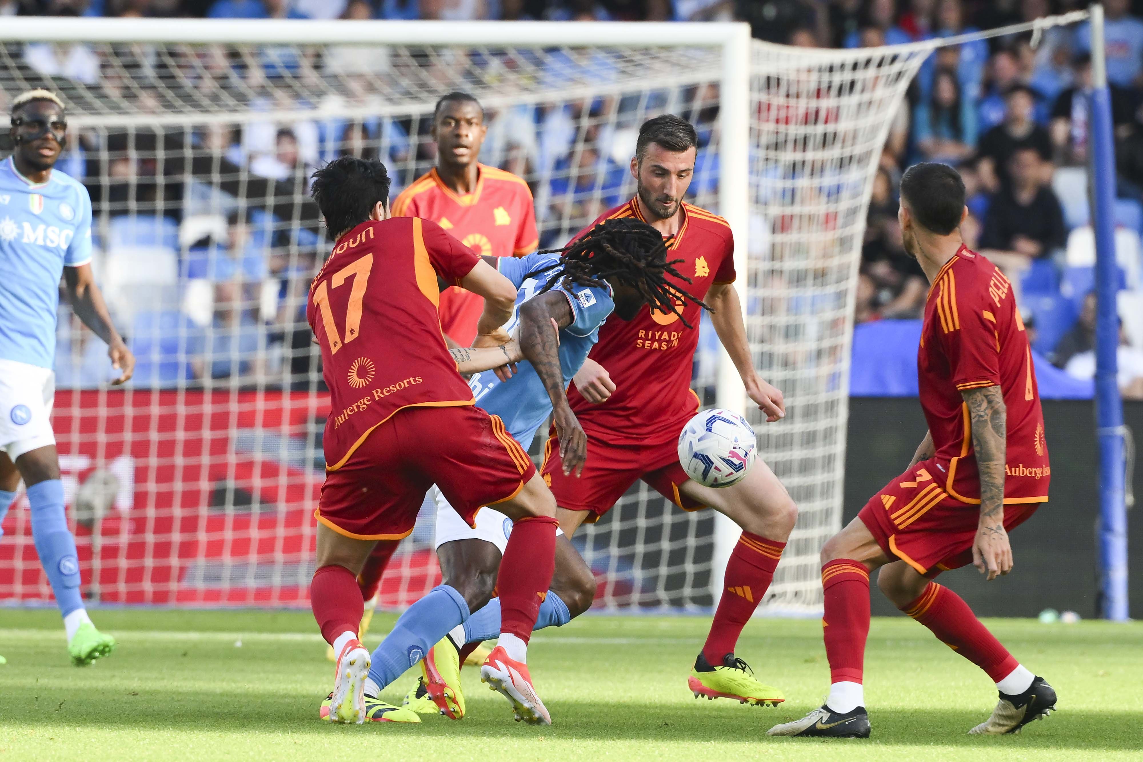 尤文横扫曼联，莫德里奇点燃赛场