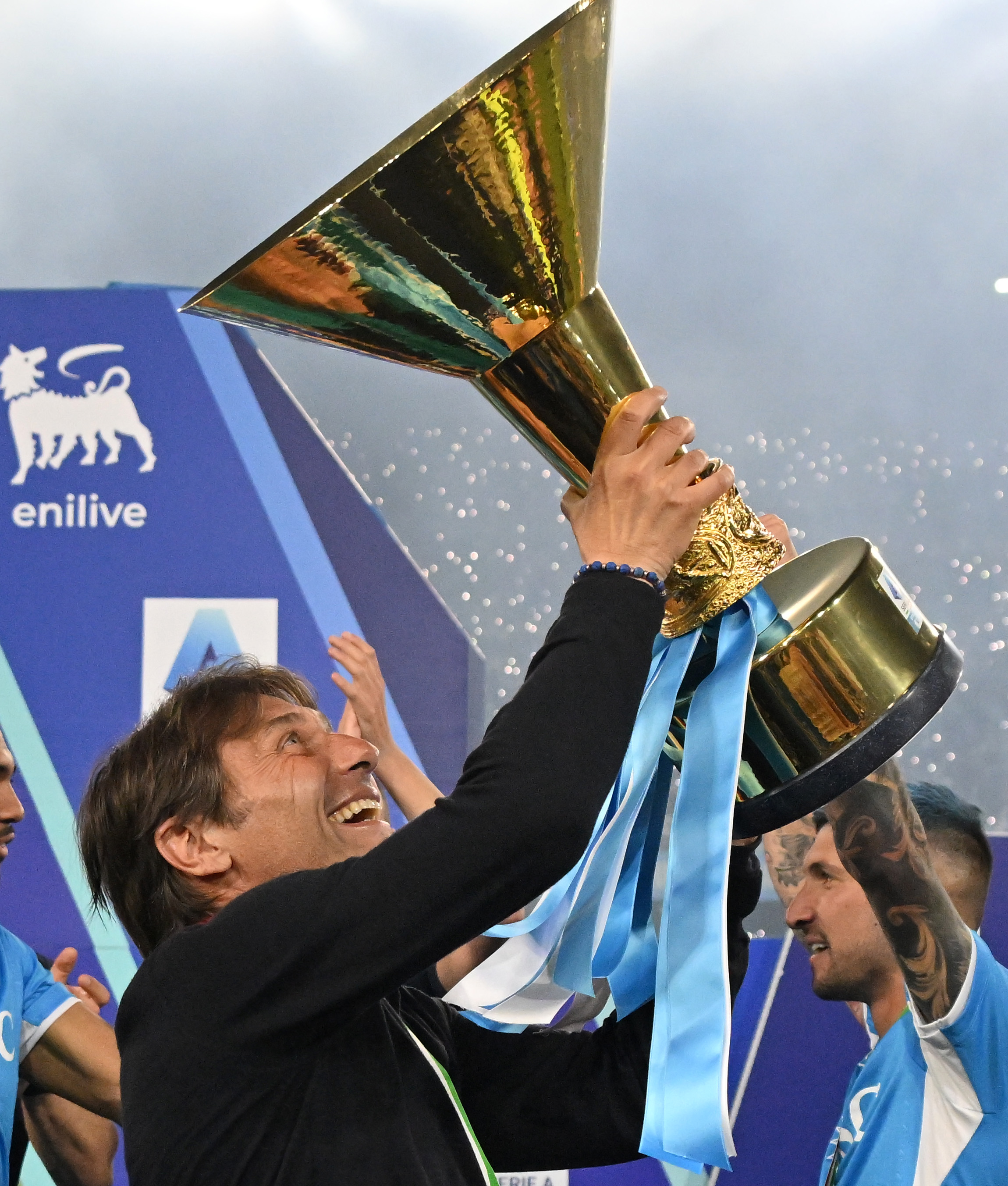 意大利男子篮球队获得比赛冠军