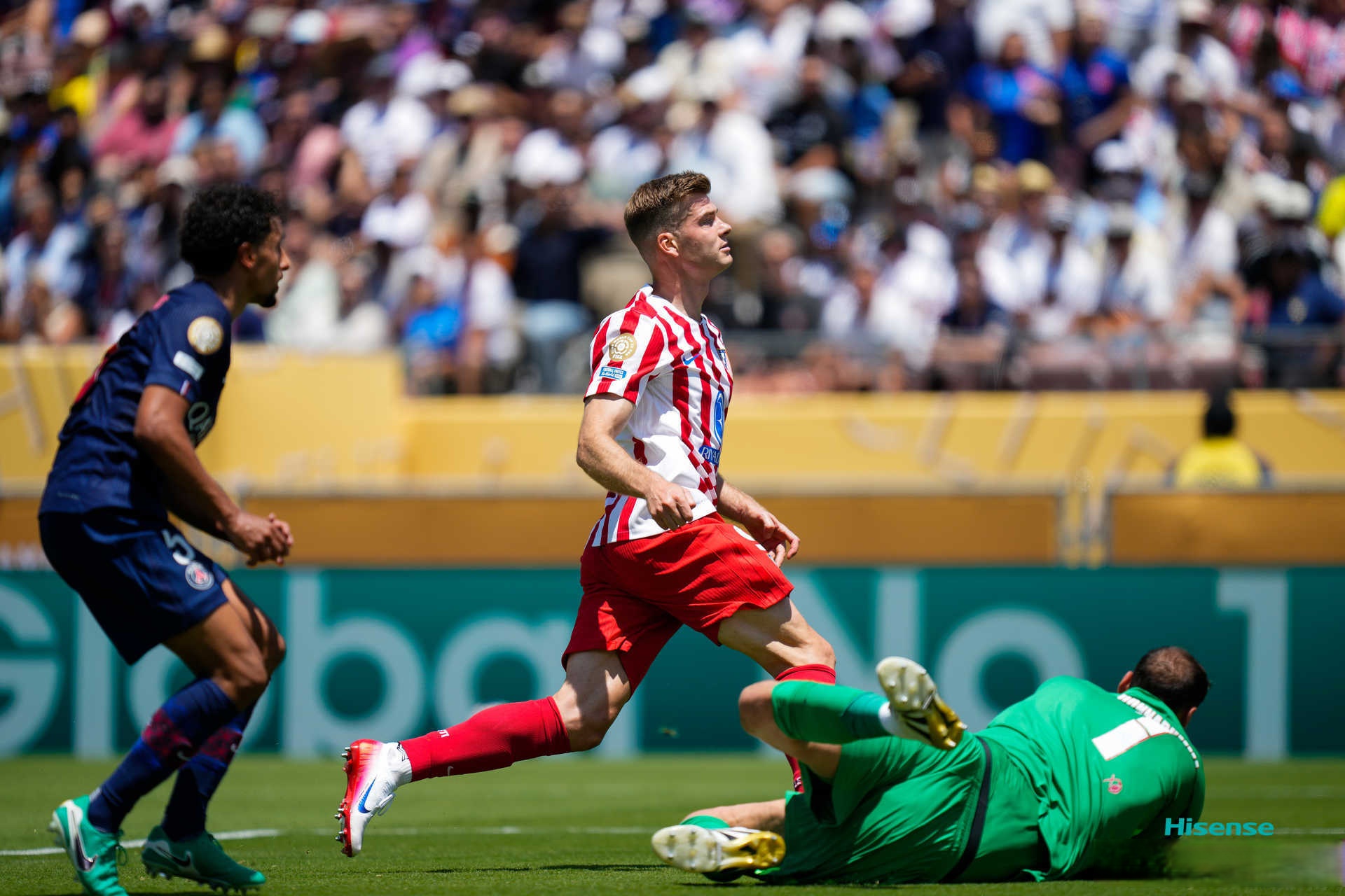 包含马德里竞技惨遭西班牙人逆转，排名英超第四的词条