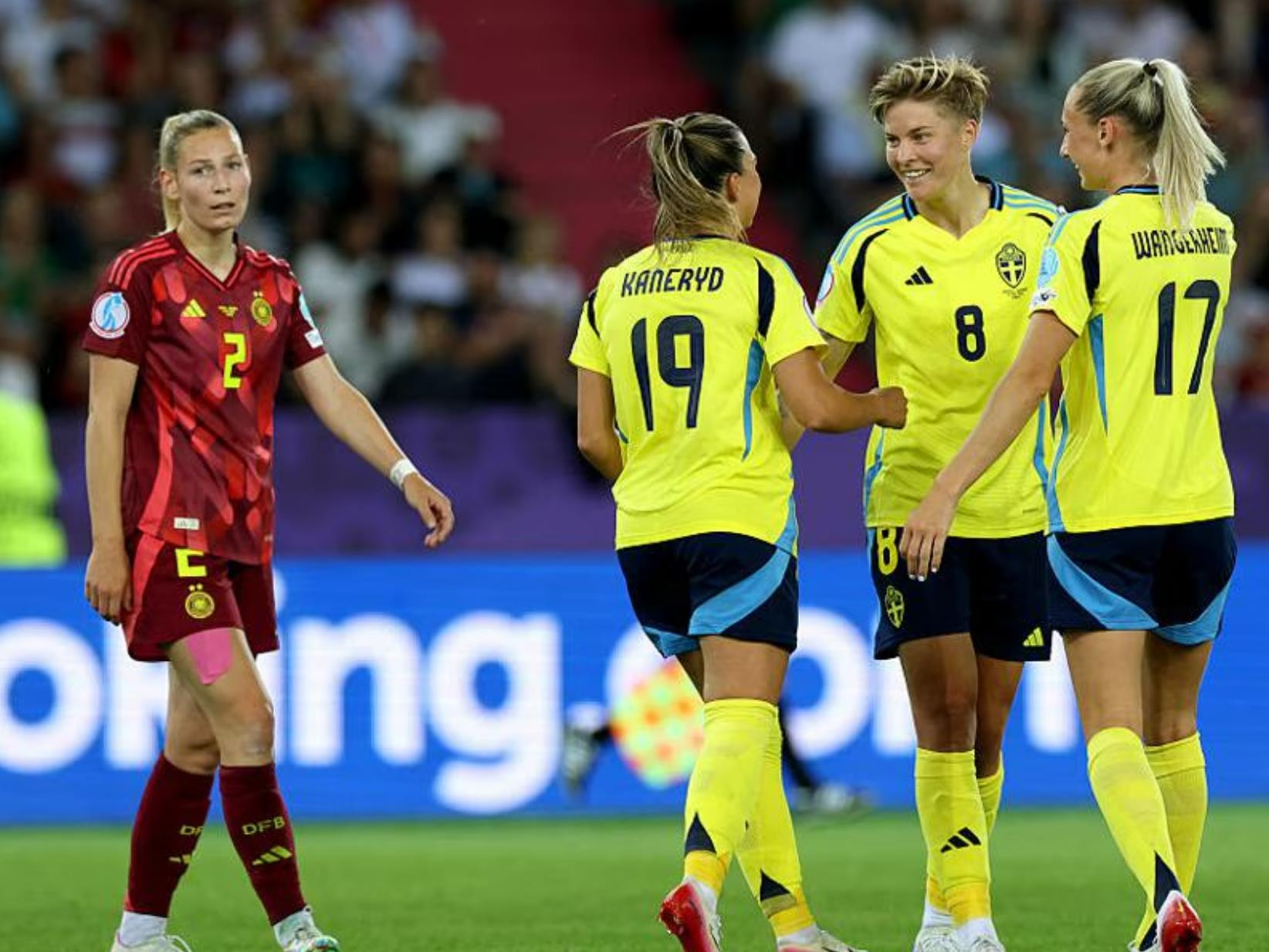 欧洲足球赛事女子球队受关注