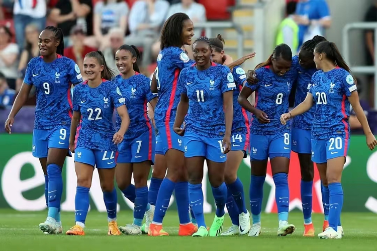 欧洲足球赛事女子球队受关注