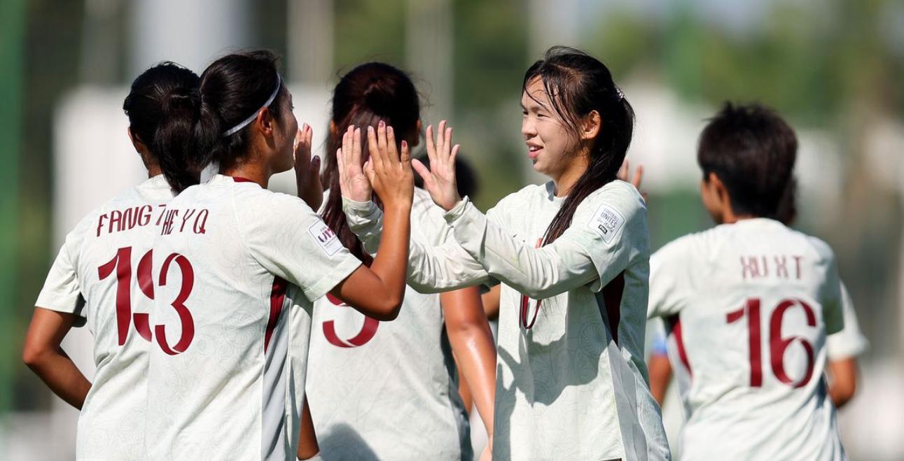 韩国女足球员斩获国际杯季军