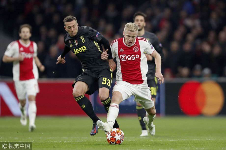 尤文图斯战平阿贾克斯，身份未明