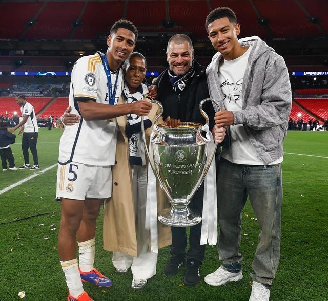 多特蒙德新援首秀表现抢眼，球迷掌声不断的简单介绍