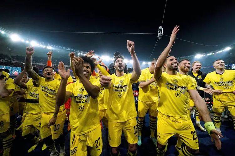 多特蒙德新援首秀表现抢眼，球迷掌声不断的简单介绍