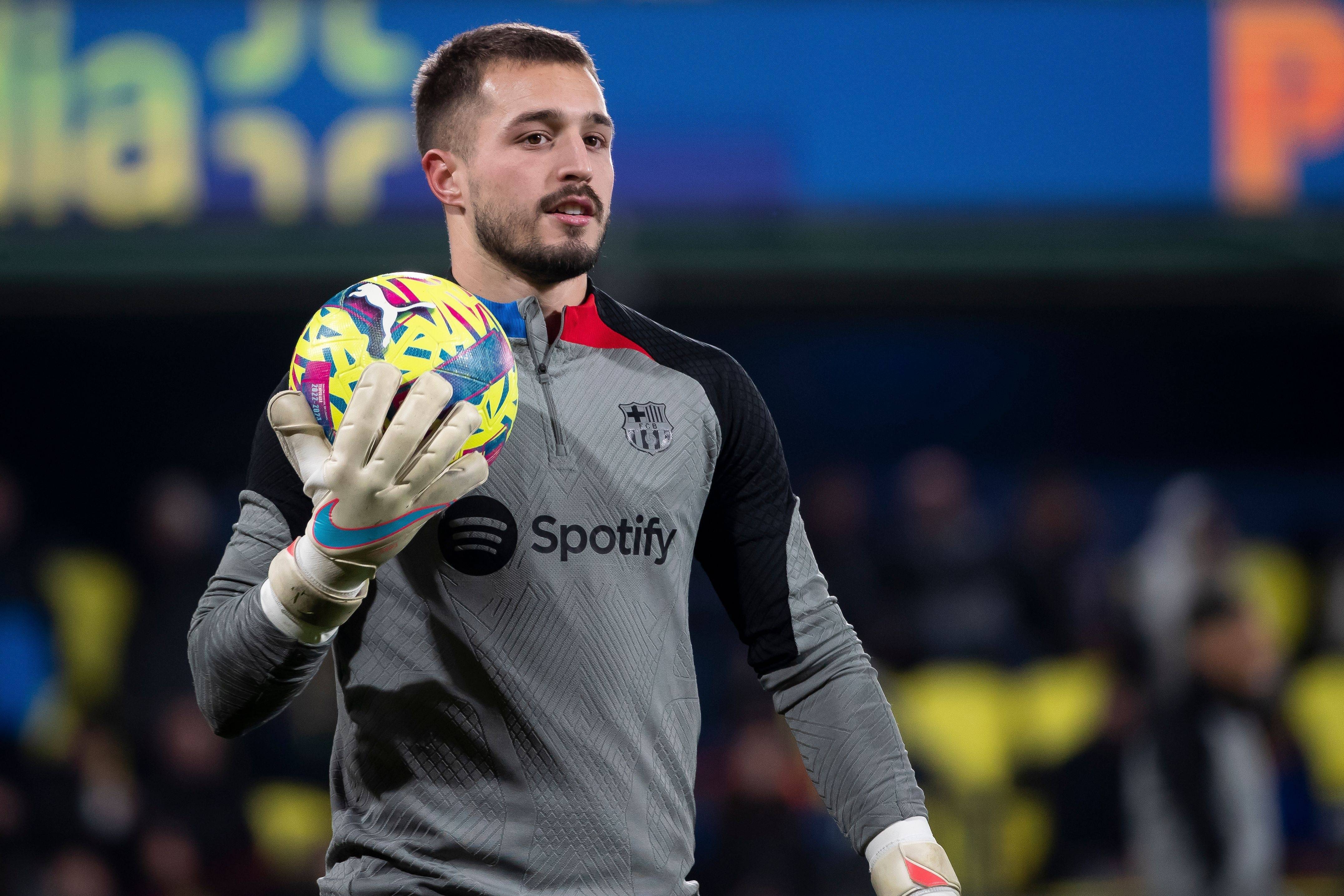 包含比利亚雷亚尔球员备战，迎难而上的词条