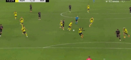 动态年轻球员在季后赛中崭露头角