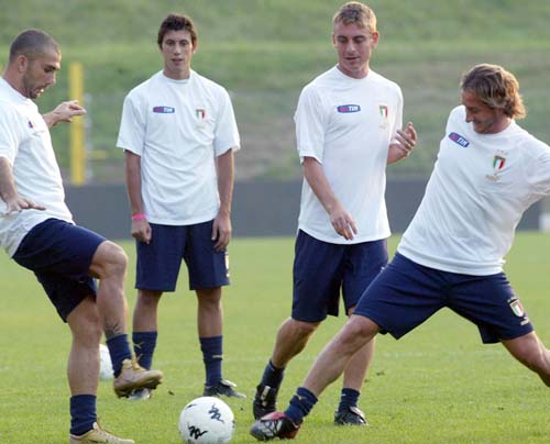 意大利队到达比赛场地备战