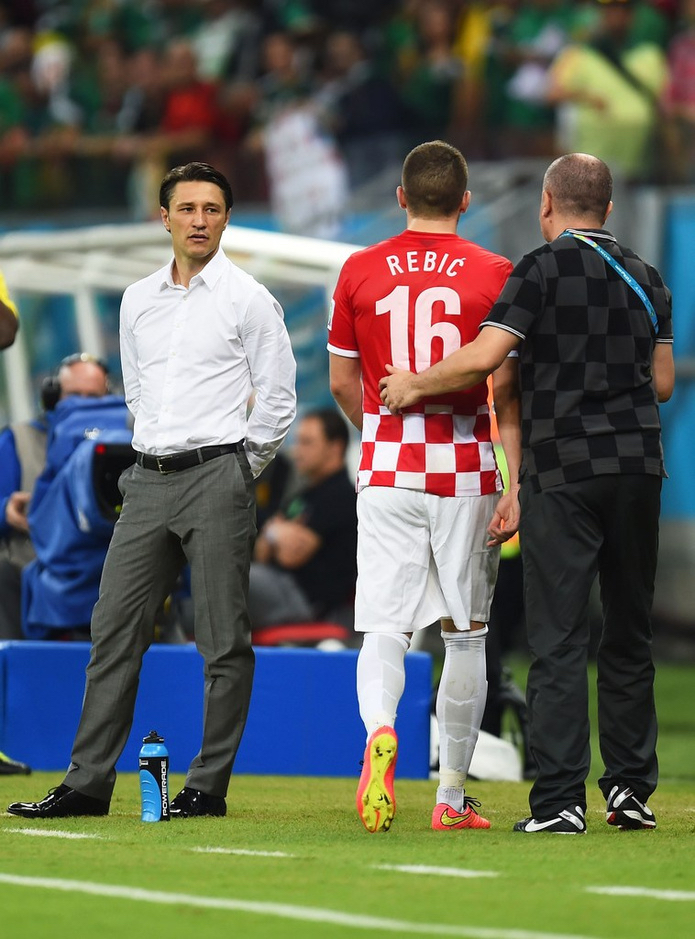 包含克罗地亚碾压AC米兰，埃尔林统治全场的词条