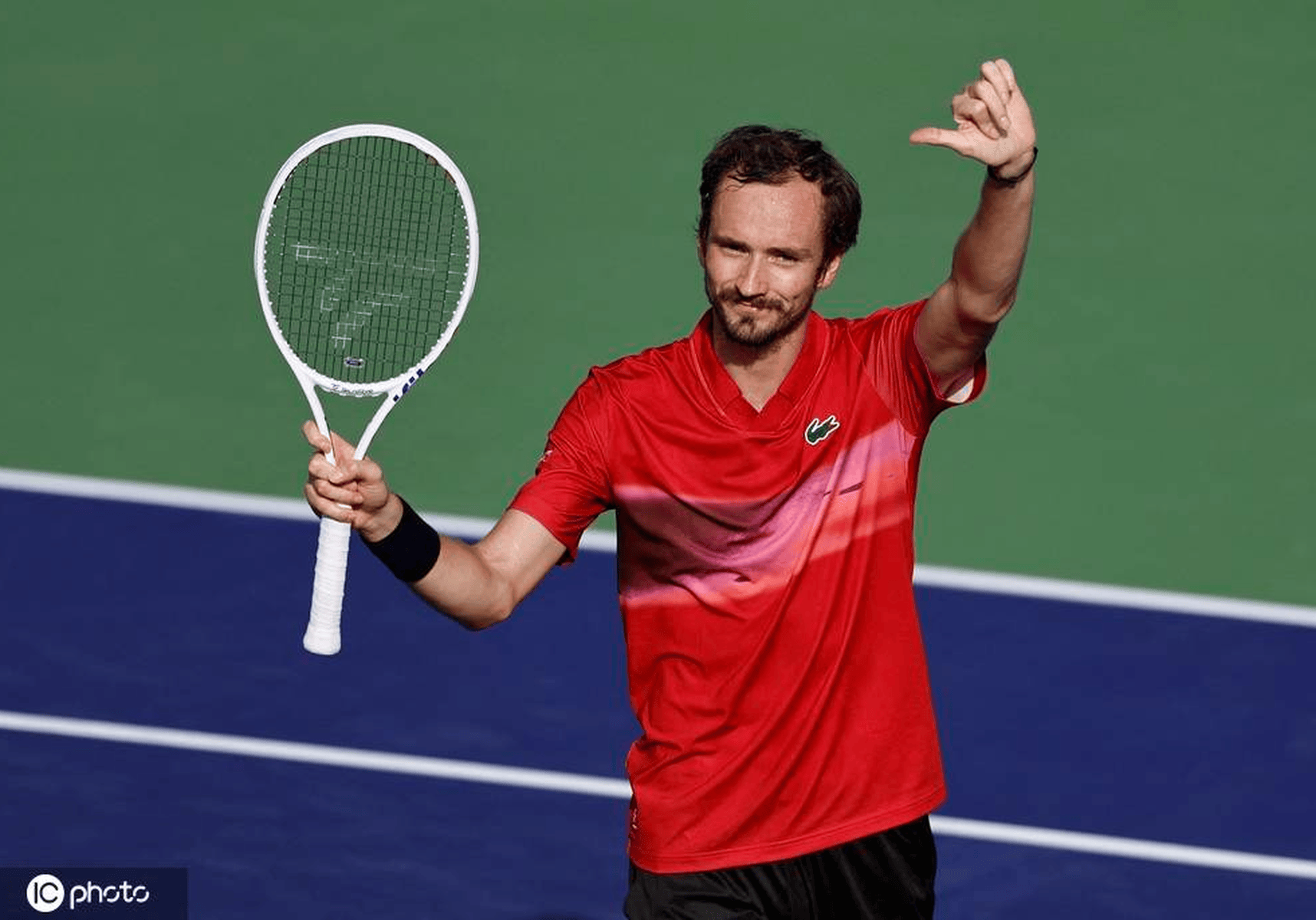 包含欧洲网球队险胜法国网球队，梅德韦杰夫制霸全场的词条