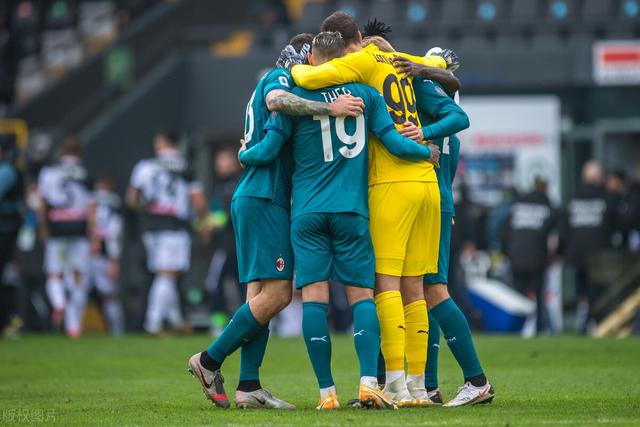 塞内加尔碾压AC米兰，伊布惊艳四座的简单介绍