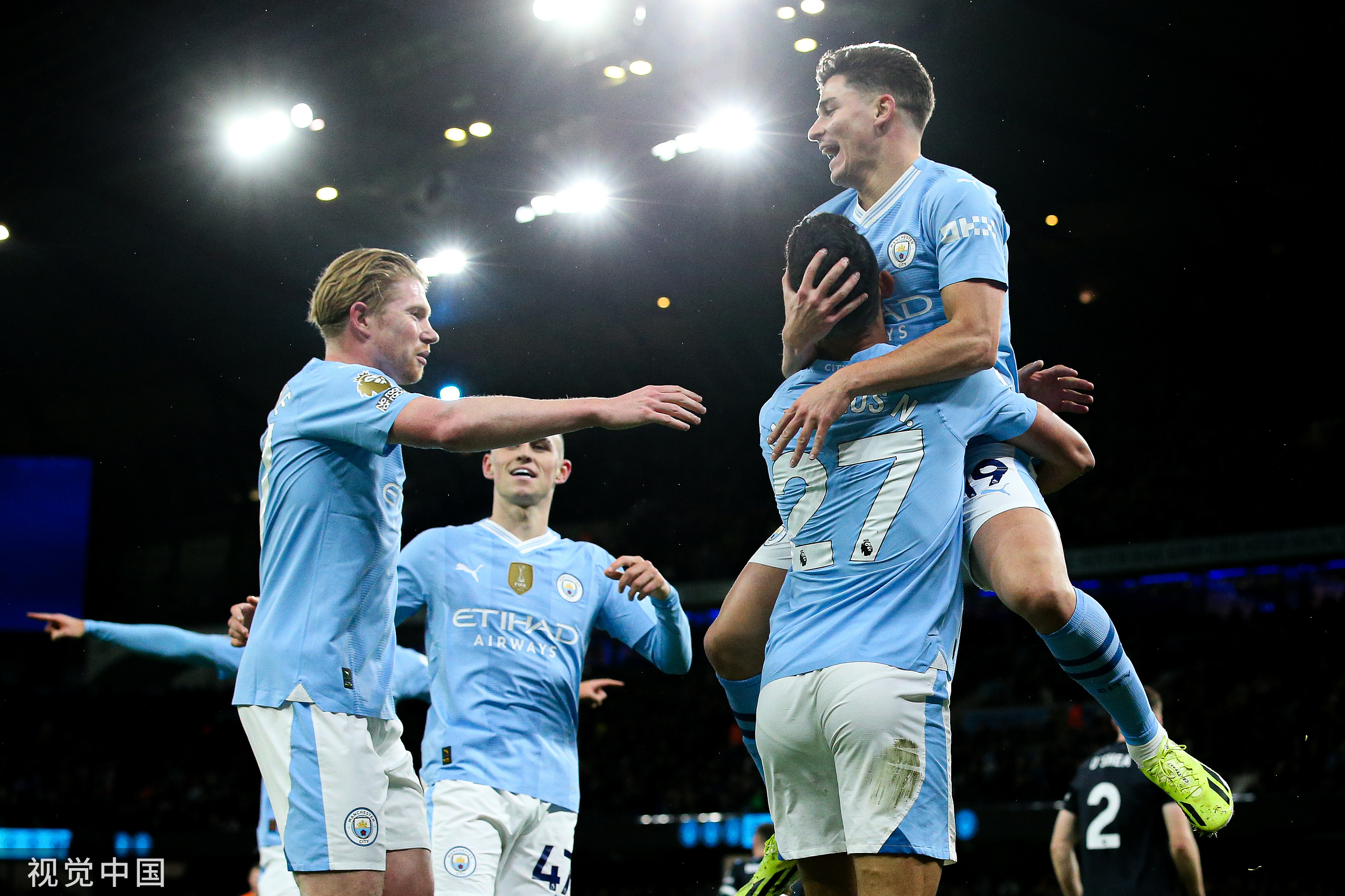 英格兰翻盘西班牙，阿尔瓦雷斯点燃赛场