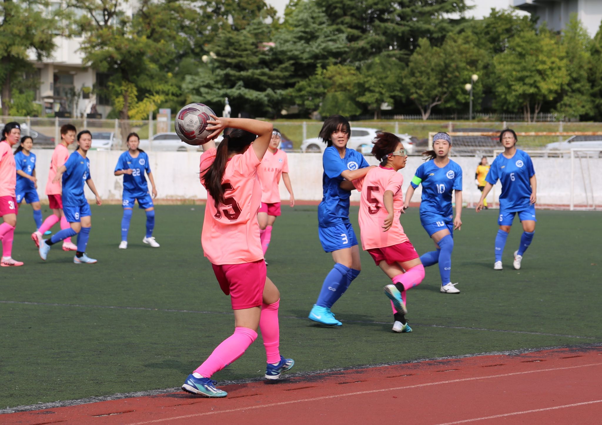 不负众望：女足赛场上每一位运动员都努力拼搏的简单介绍