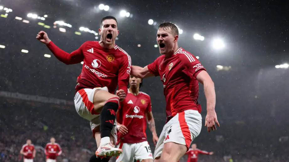 曼联铁卫战术角球建功,助球队逆转胜利 曼联铁卫战术角球建功,助球队逆转胜利