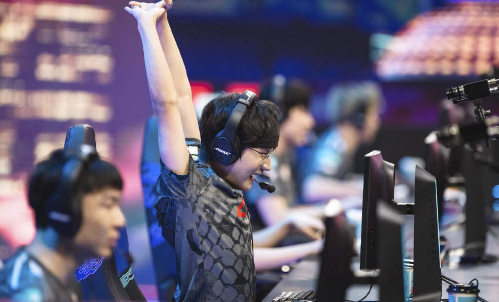 EDG轻取HKA,Tarzan三分雨点燃全场的简单介绍 EDG轻取HKA,Tarzan三分雨点燃全场的简单介绍