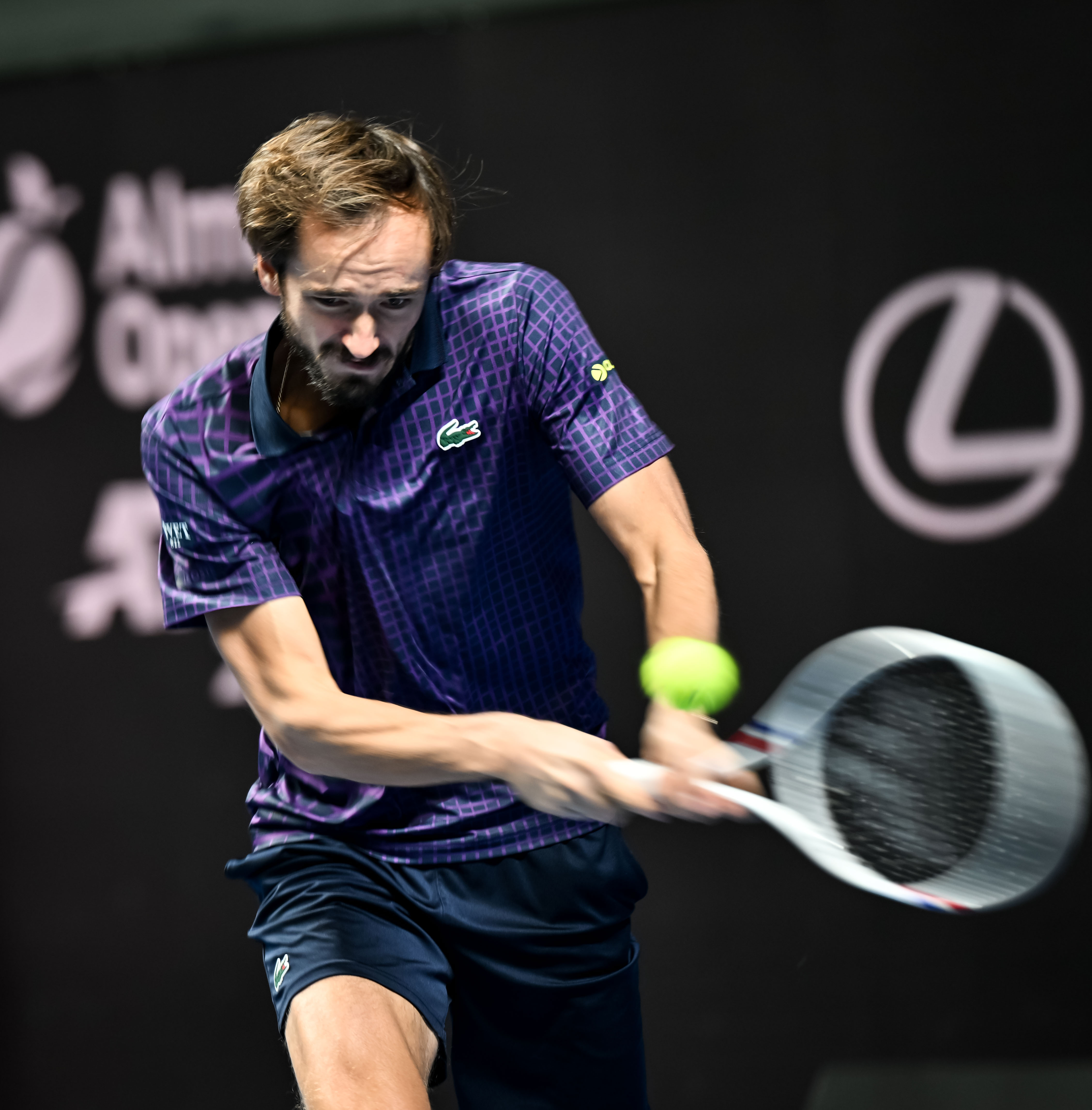 世界网球队血洗法国网球队，梅德韦杰夫绝境逆转的简单介绍