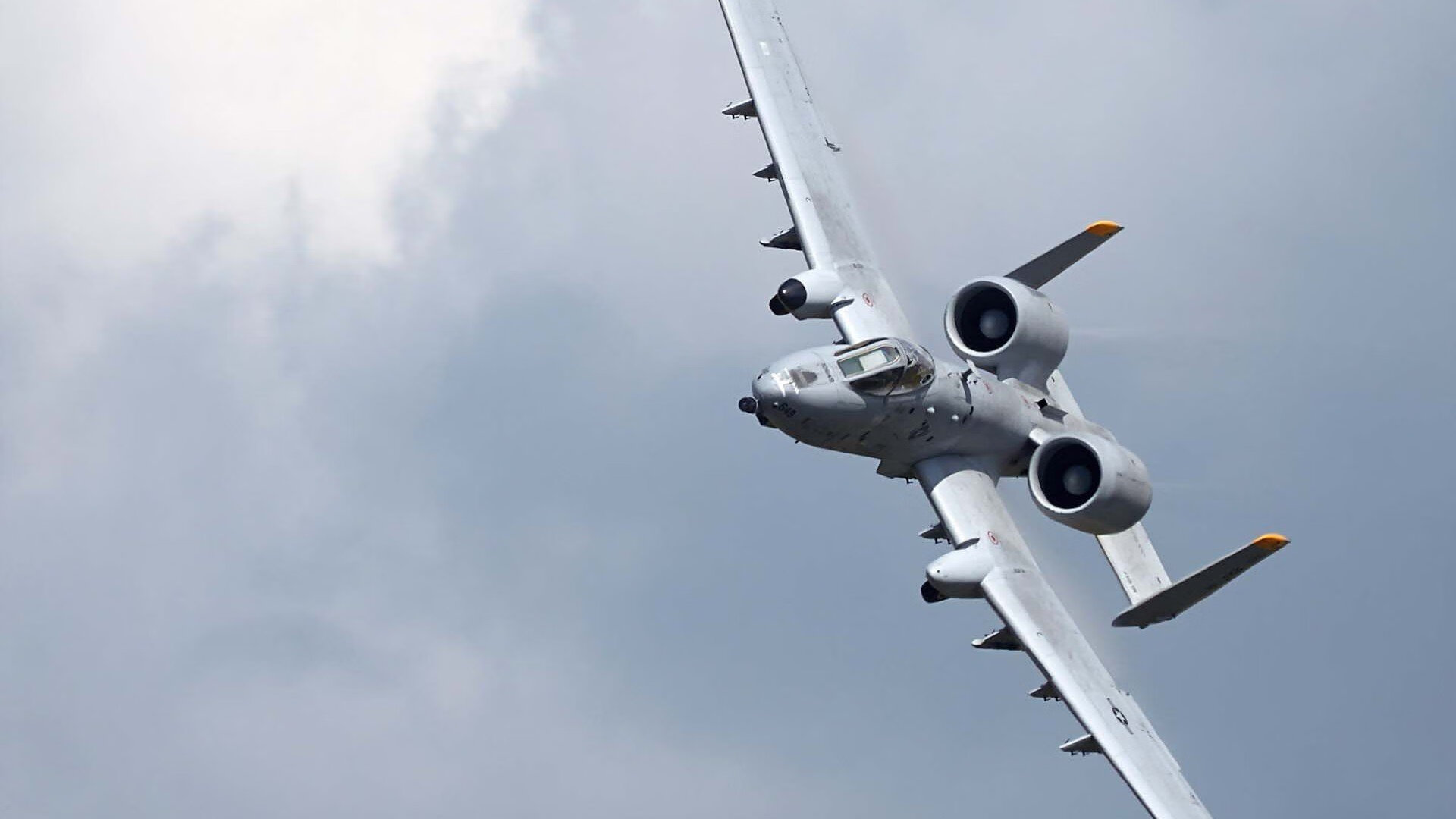 绿茵场上的历史之夜与沙漠外的强权博弈,当莱万传奇遭遇沙特的地缘棋局