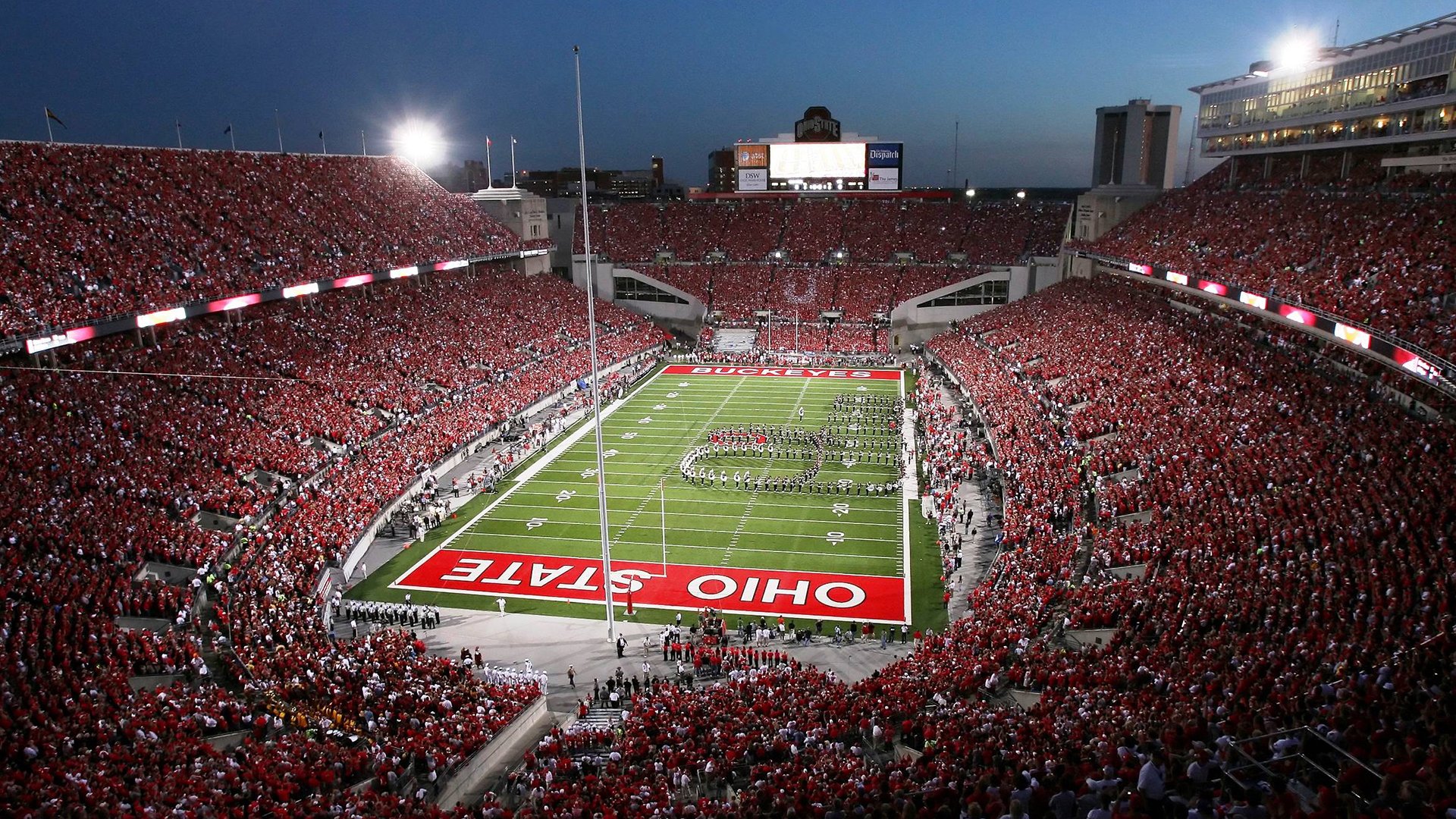 赛道与球场，F1新赛季揭幕战焦点战，掘金冲垮广厦队的双重启示