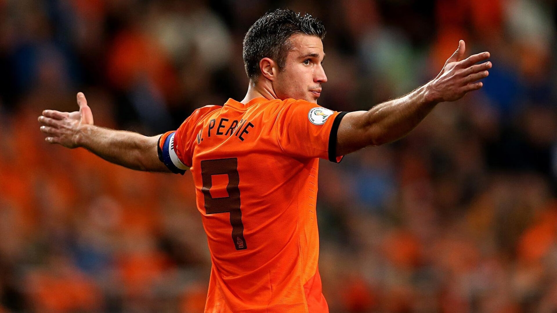 当莱万接管东决,从绿茵场到篮球馆的跨界隐喻